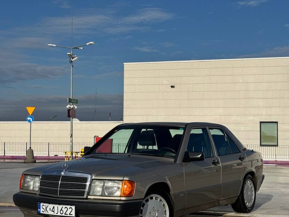 Immagine 1/39 di Mercedes-Benz 190 E 2.6 (1990)