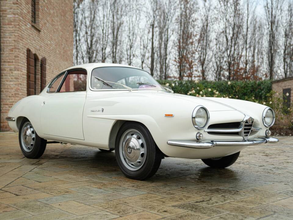 Bild 2/50 von Alfa Romeo Giulia Sprint Speciale (1964)