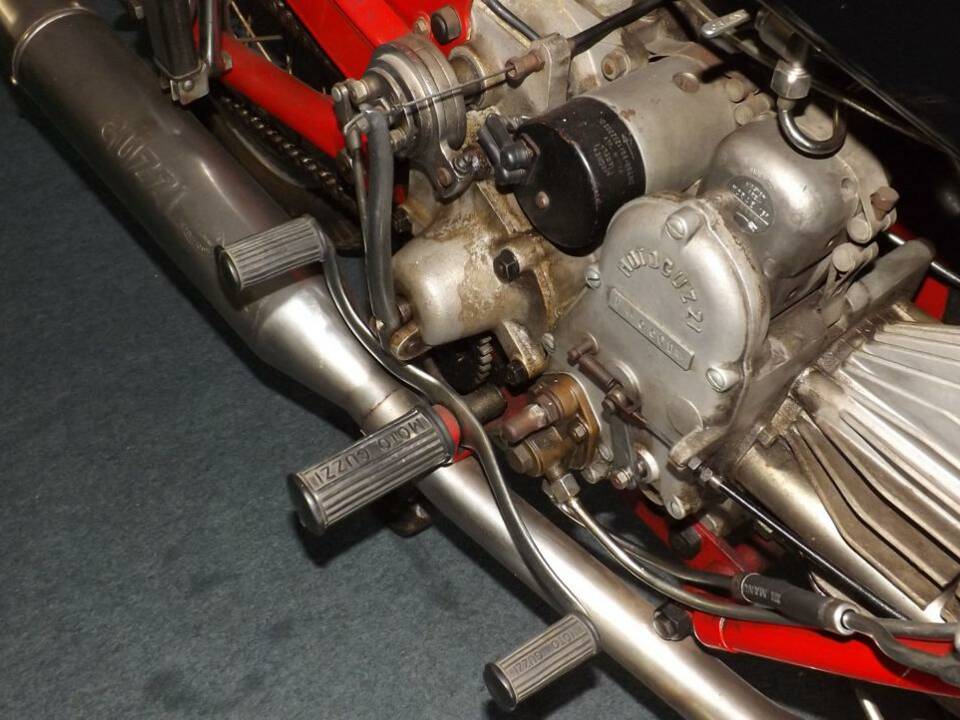 Bild 14/35 von Moto Guzzi Nuovo Falcone (1973)
