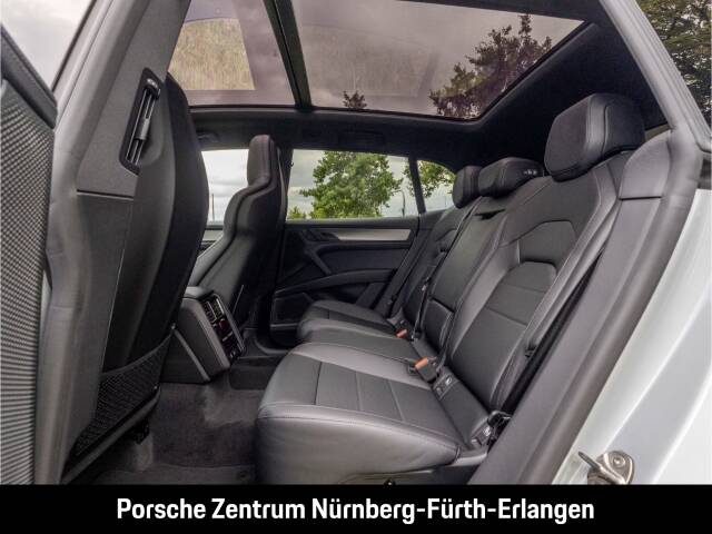 Image 25/50 of Porsche Cayenne S Electric (2026)
