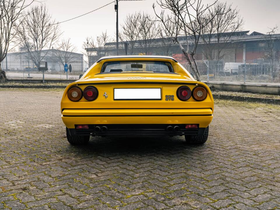 Image 3/5 de Ferrari 328 GTS (1988)