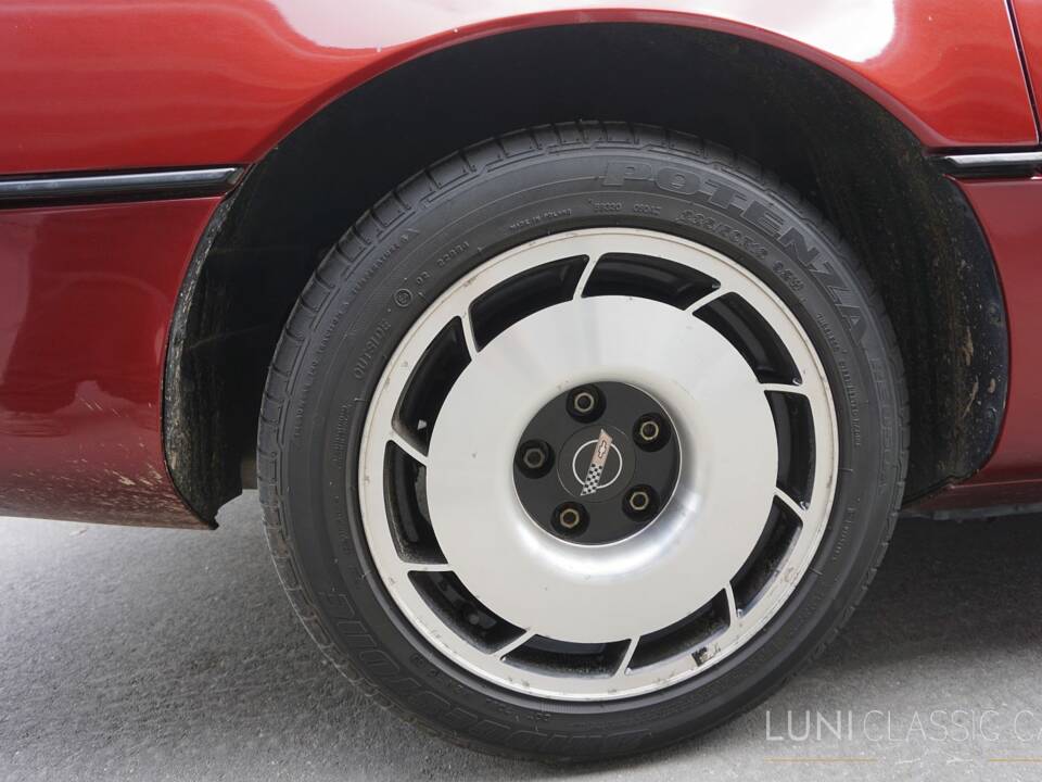 Afbeelding 23/45 van Chevrolet Corvette Convertible (1988)