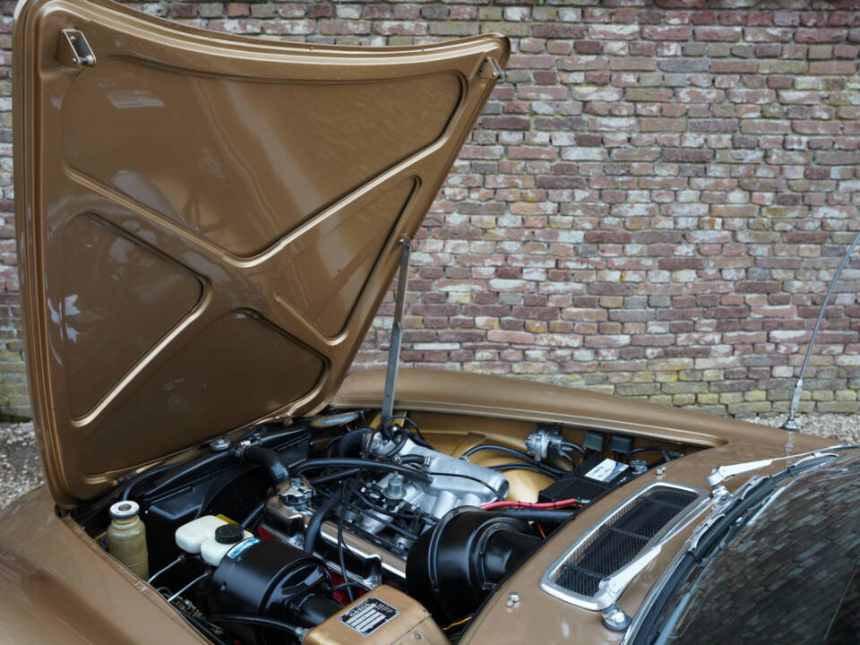 Image 8/50 of Volvo 1800 E (1972)