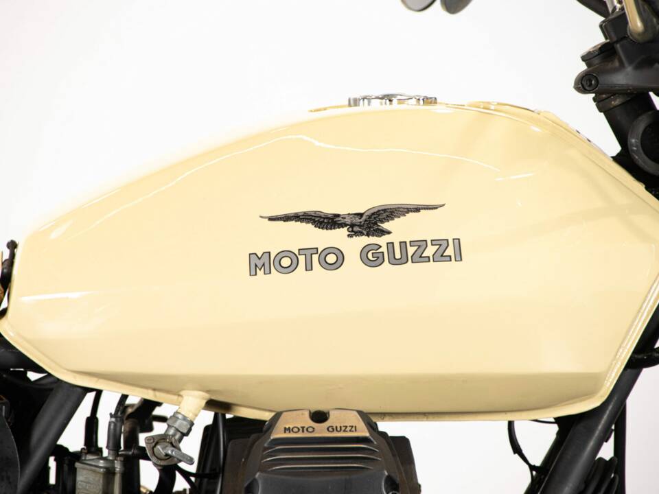 Image 33/50 of Moto Guzzi V 35 Imola II (1983)