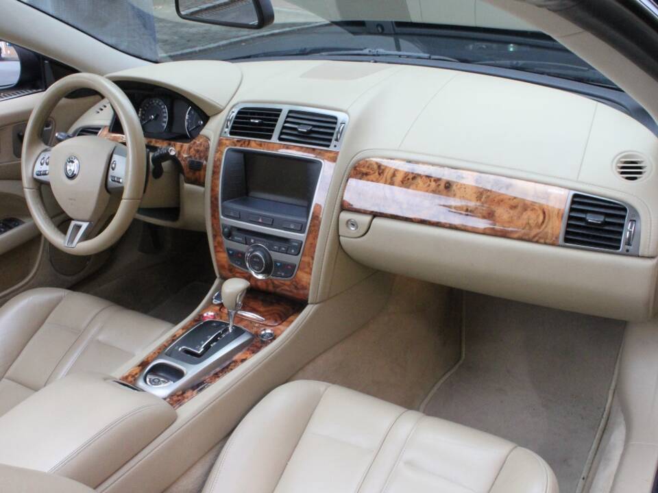Image 14/23 of Jaguar XK 4.2 (2006)