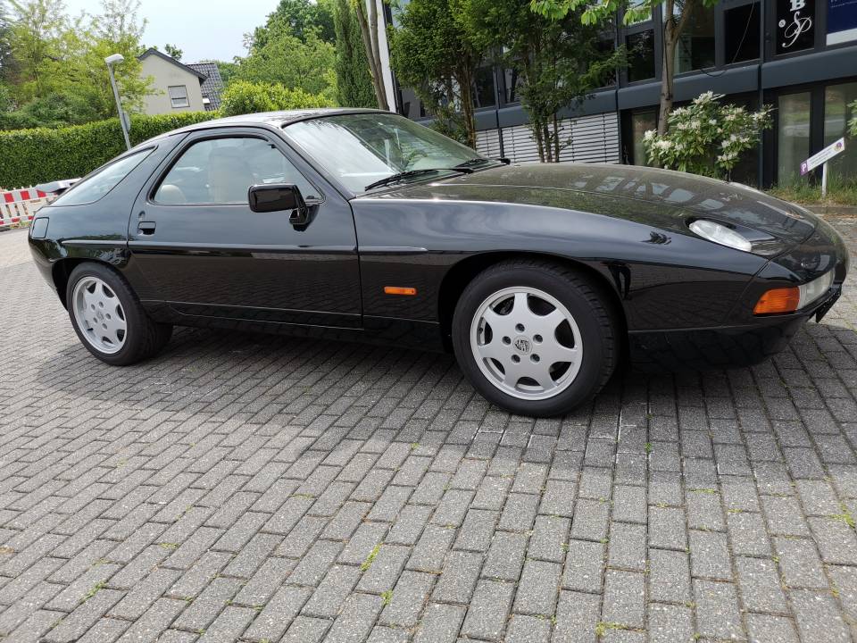 Image 12/22 of Porsche 928 GT (1990)