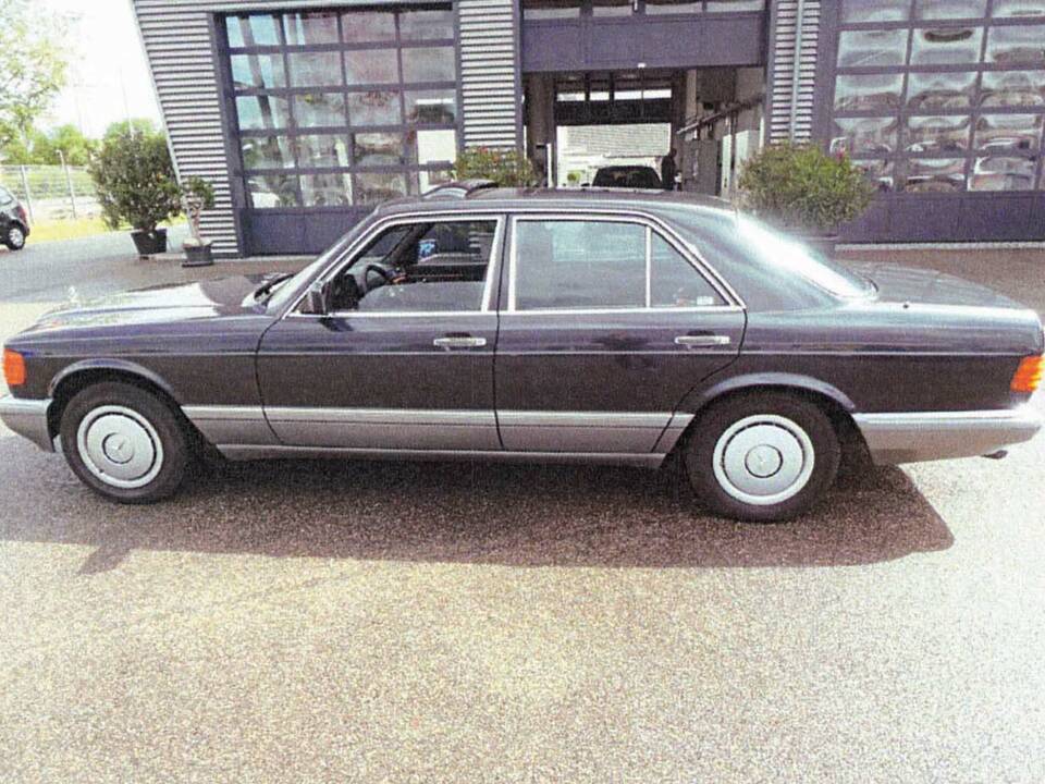 Image 3/39 of Mercedes-Benz 260 SE (1988)