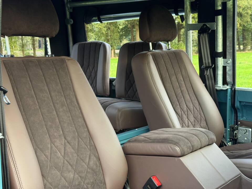 Image 15/33 de Land Rover Defender 90 (1997)