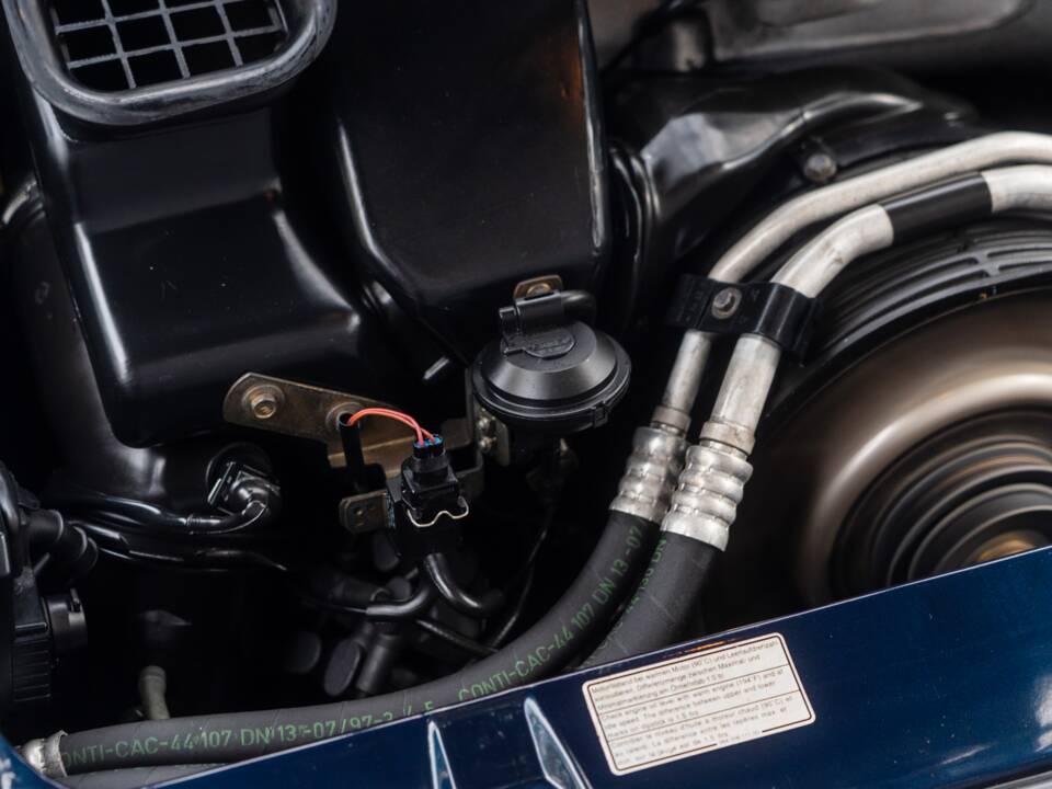 Image 18/68 of Porsche 911 Carrera (1997)