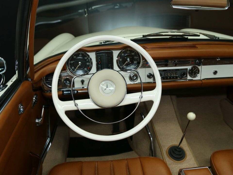 Image 14/50 of Mercedes-Benz 230 SL (1965)