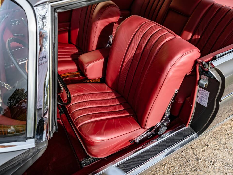 Image 38/86 of Mercedes-Benz 300 SE (1965)