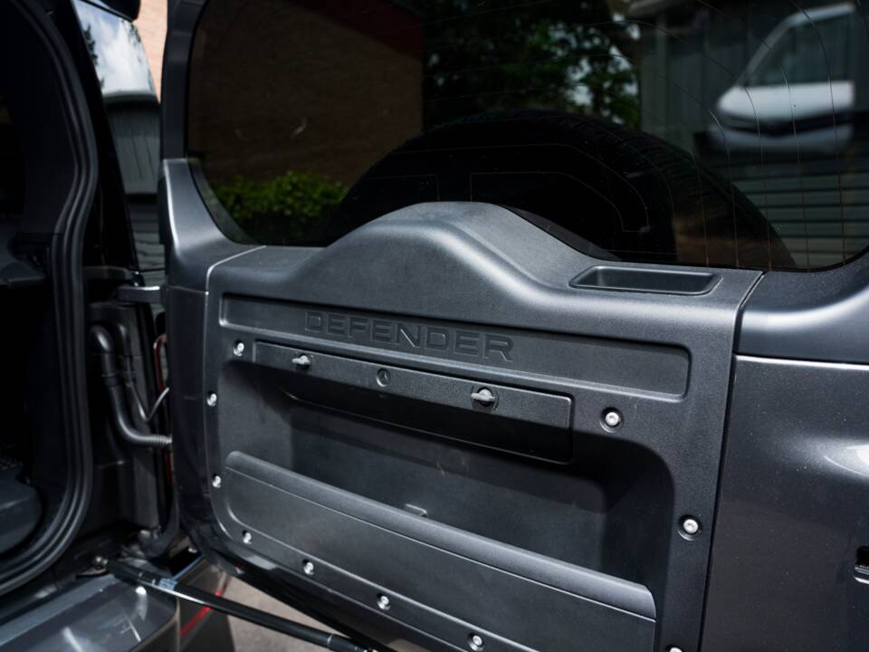 Image 6/61 de Land Rover Defender 110 D200 AWD (2023)