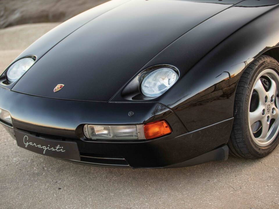 Image 3/63 of Porsche 928 GTS (1994)