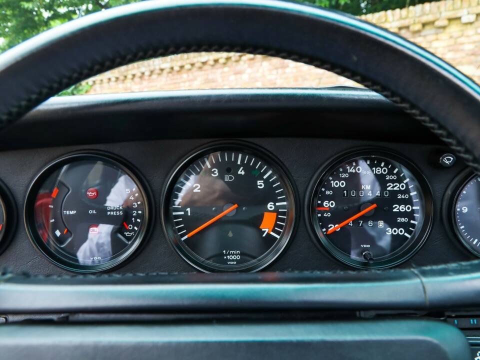 Afbeelding 48/50 van Porsche 911 Carrera 3.2 (1988)