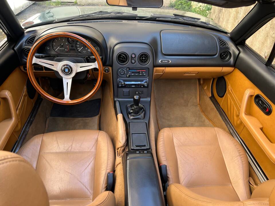 Afbeelding 13/17 van Mazda MX-5 1.6 (1997)