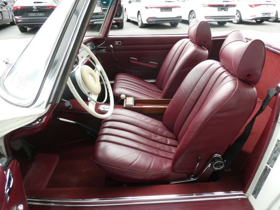 Immagine 10/20 di Mercedes-Benz 280 SL (1970)