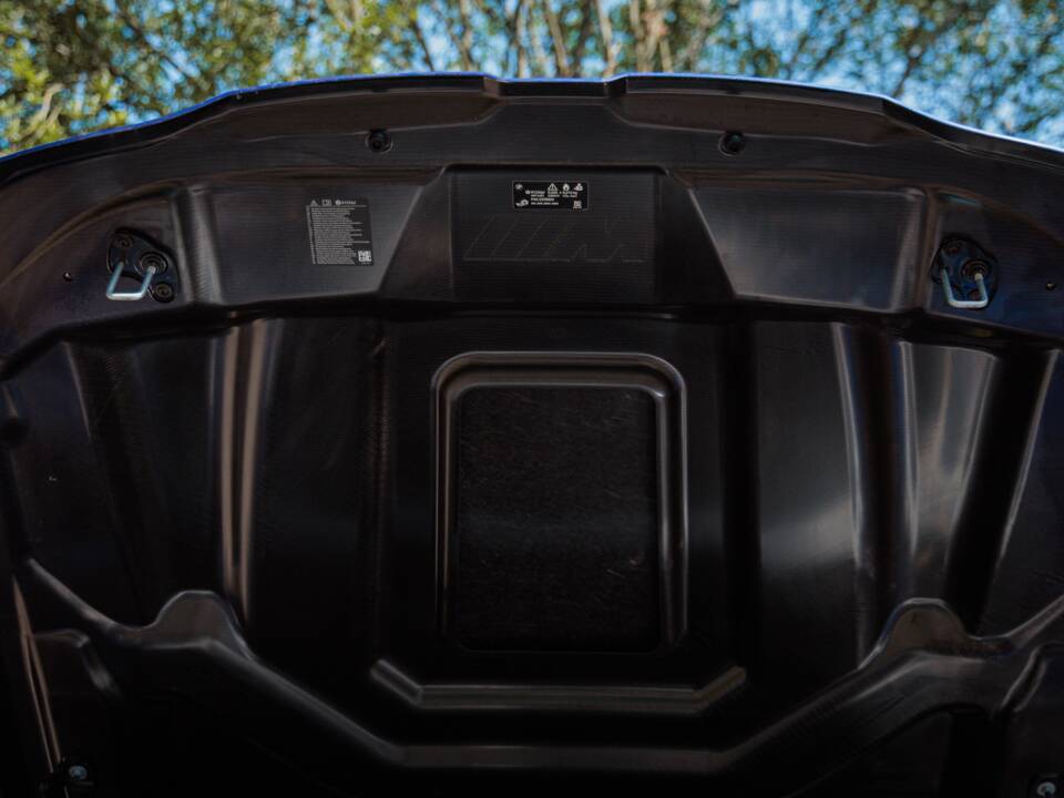 Image 41/47 of BMW M4 CS (2025)