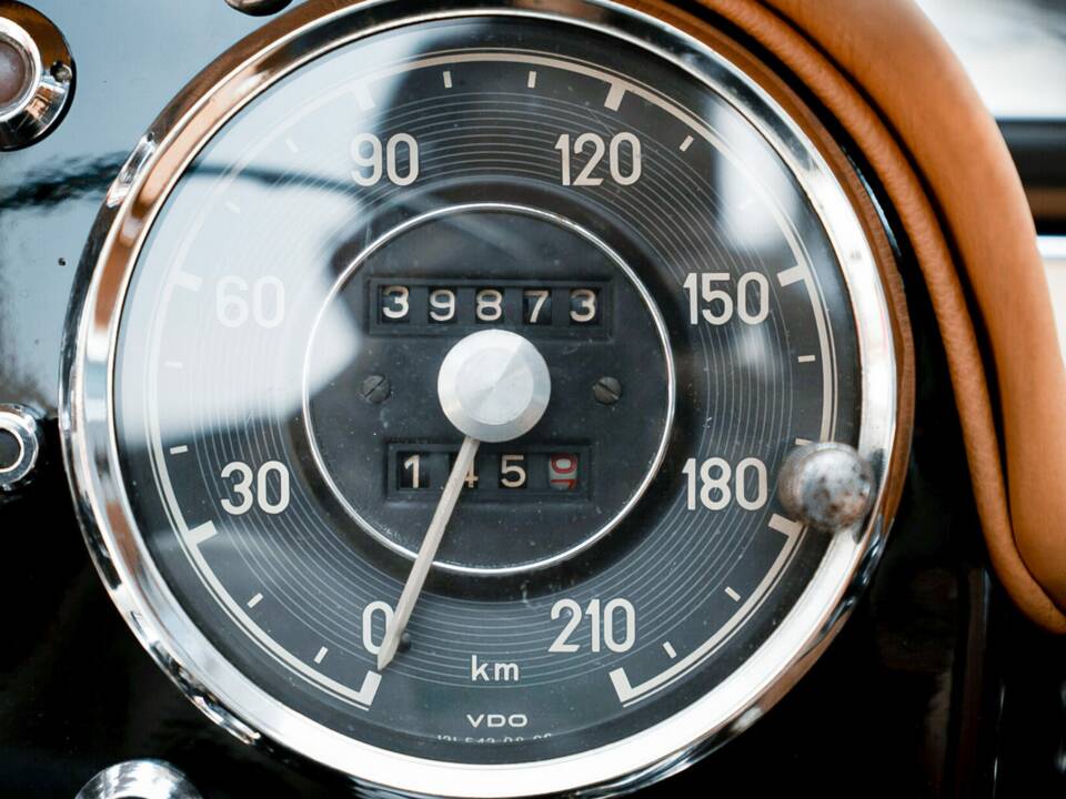 Image 33/42 of Mercedes-Benz 190 SL (1961)