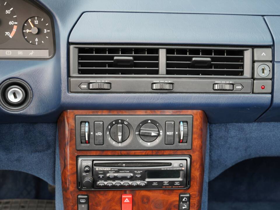 Image 43/50 de Mercedes-Benz 300 SL (1991)