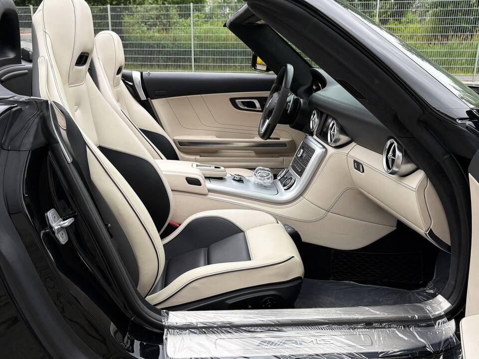Image 20/28 of Mercedes-Benz SLS AMG Roadster (2012)