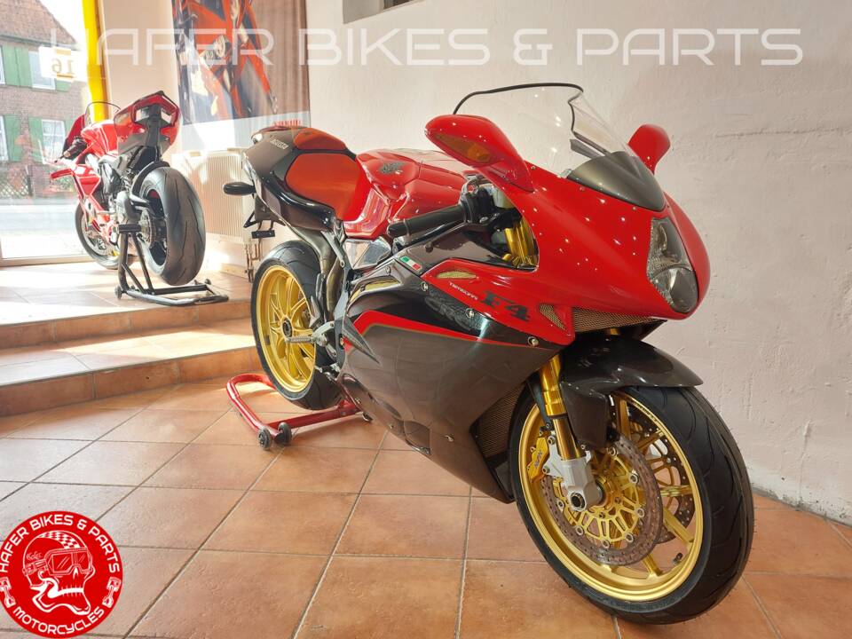 Immagine 2/50 di MV Agusta DUMMY (2004)