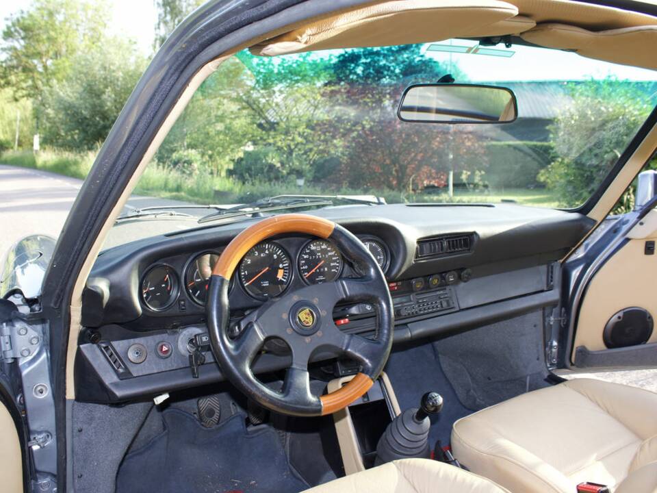 Image 2/8 de Porsche 911 Carrera 3.2 (1985)