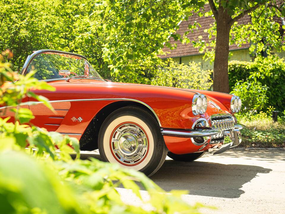 Image 3/51 of Chevrolet Corvette (1960)