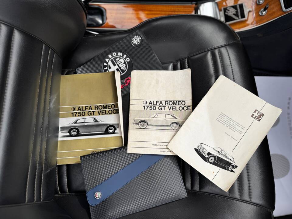 Afbeelding 21/43 van Alfa Romeo 1750 GT Veloce (1970)