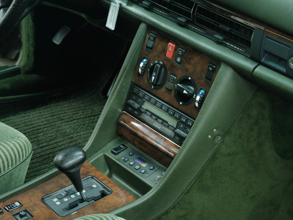 Bild 27/50 von Mercedes-Benz 300 SEL (1986)