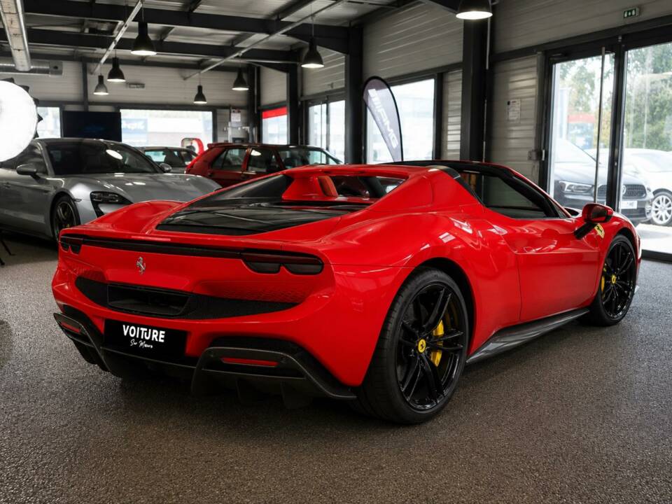 Image 2/10 of Ferrari 296 GTS (2023)