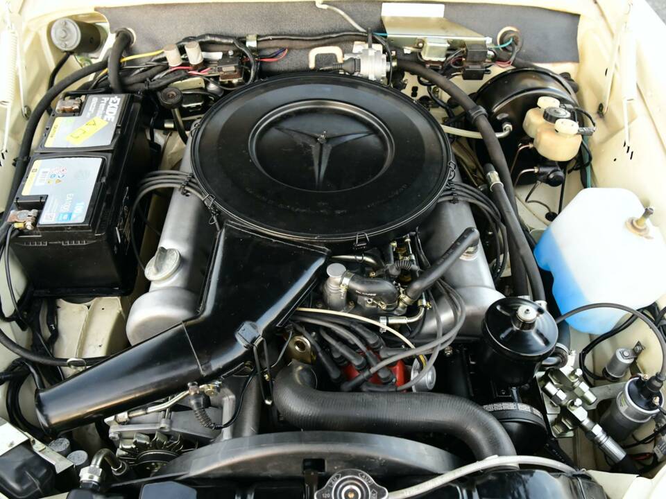 Image 28/50 of Mercedes-Benz 280 SE 3,5 (1971)