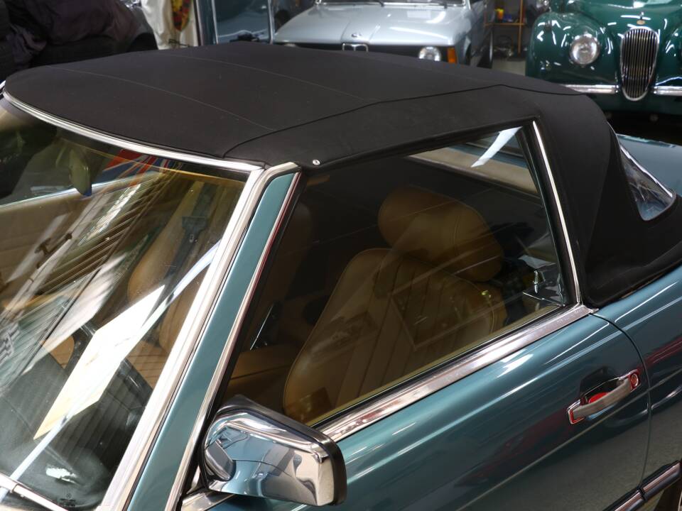 Image 14/25 of Mercedes-Benz 560 SL (1986)