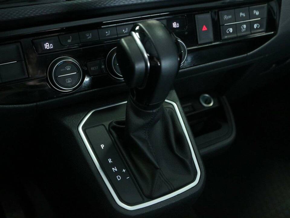 Image 18/50 of Volkswagen T6 Multivan 2.0 TDI (2020)