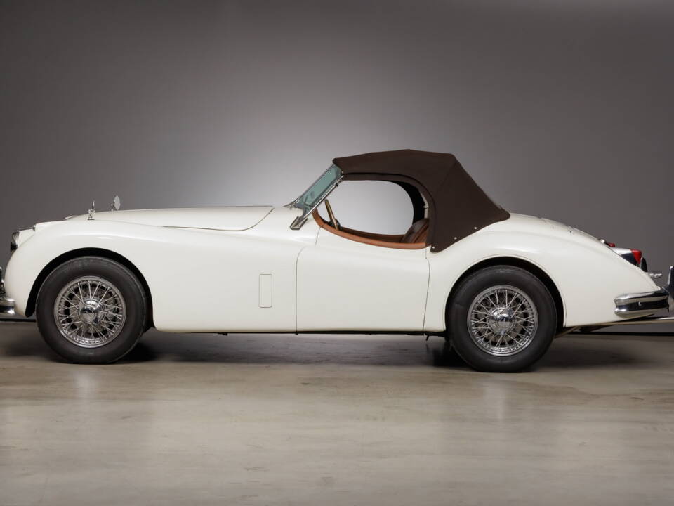 Image 18/39 of Jaguar XK 140 OTS (1954)