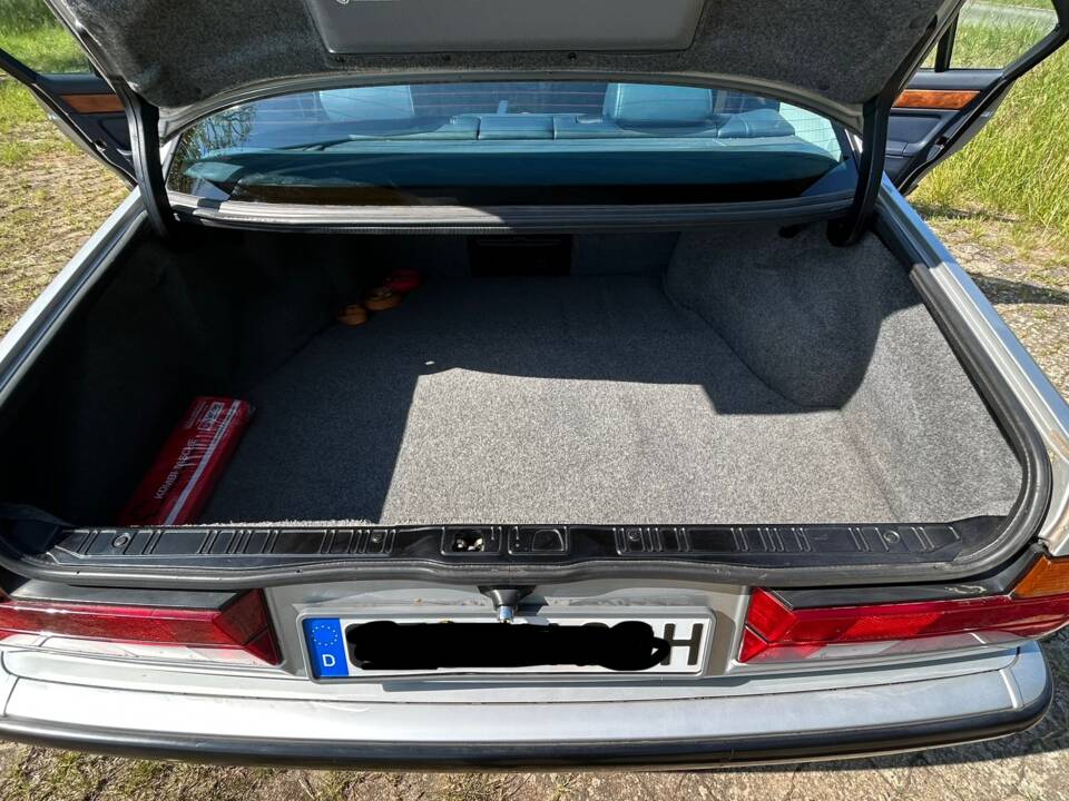 Image 7/33 de BMW 735i (1990)