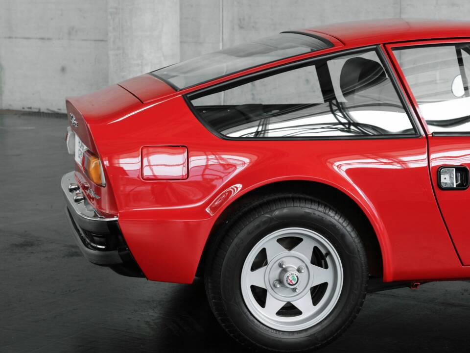 Image 15/50 of Alfa Romeo Junior Zagato GT 1300 (1972)