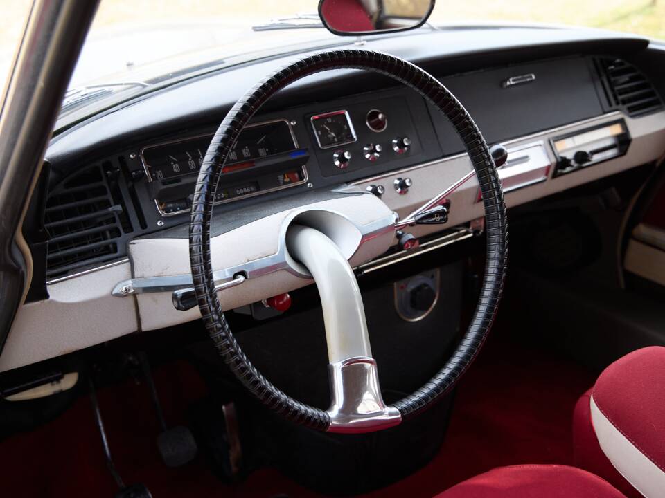 Image 17/28 of Citroën ID 19 (1966)