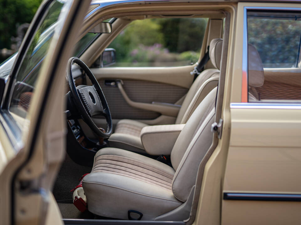 Image 20/40 of Mercedes-Benz 350 SE (1975)