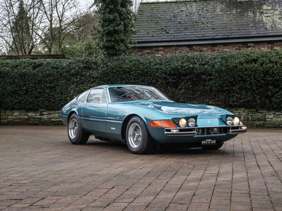 Image 33/65 of Ferrari 365 GTB&#x2F;4 Daytona (1972)