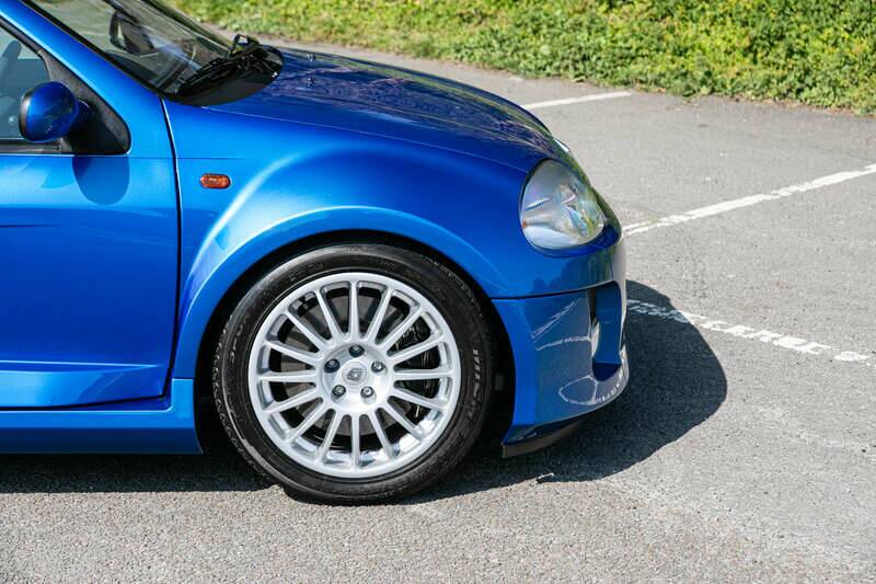 Image 33/34 of Renault Clio II V6 (2002)