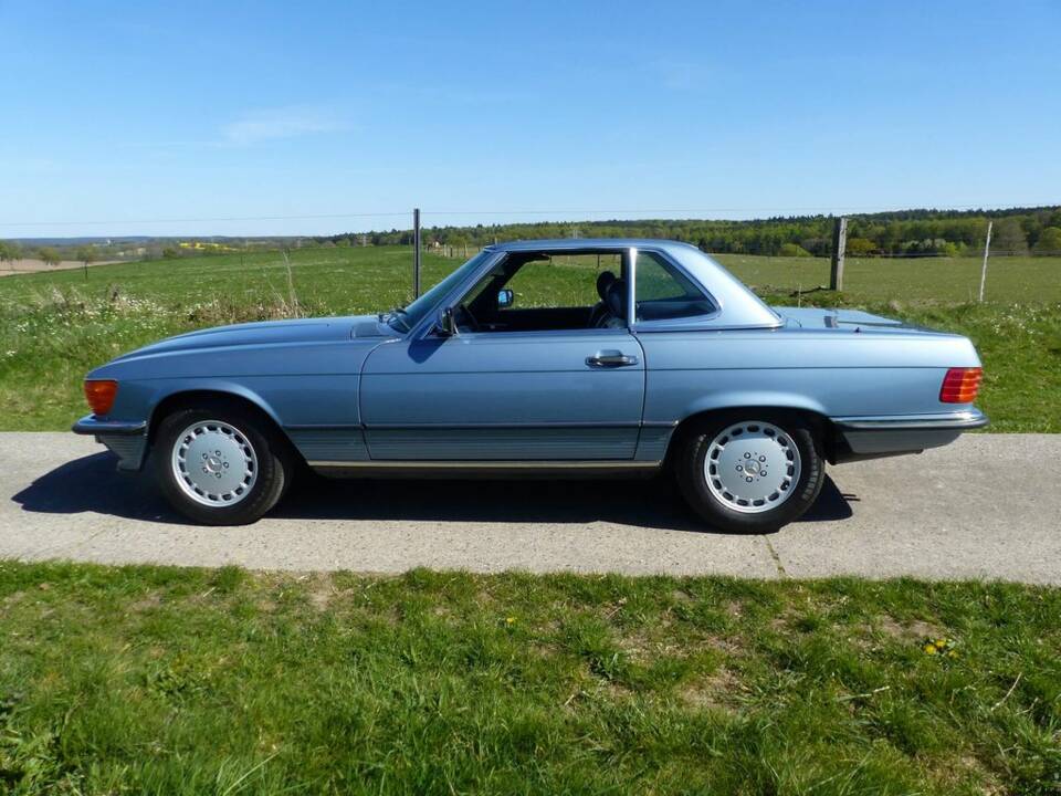 Mercedes-Benz 560 SL Roadster (R 107) diamantblau metallic 1989