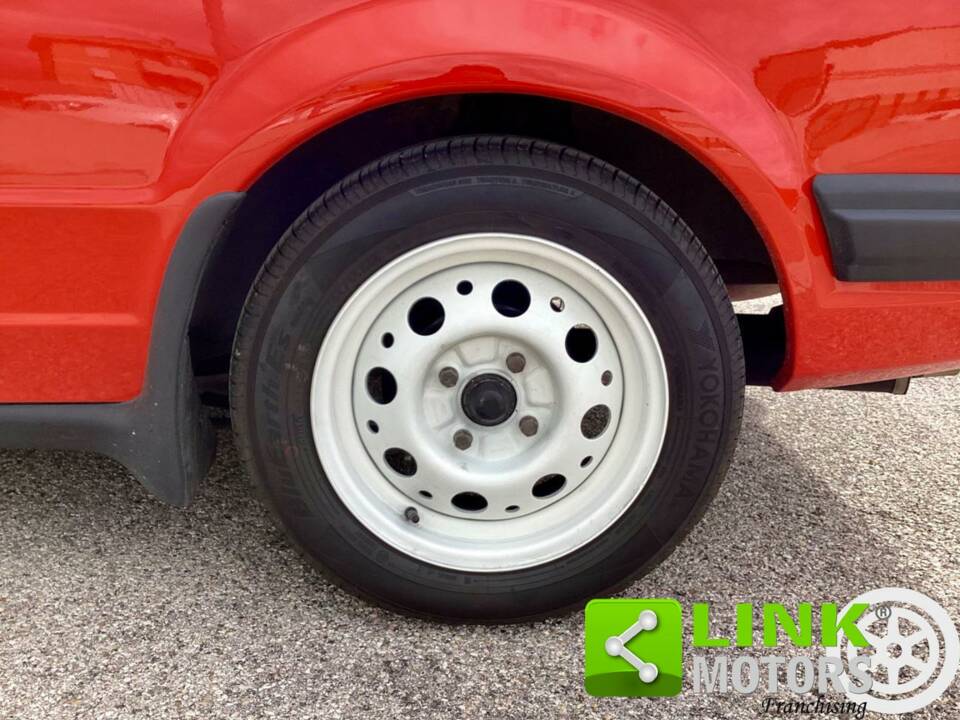 Bild 9/10 von Ford Escort 1.6i (1983)