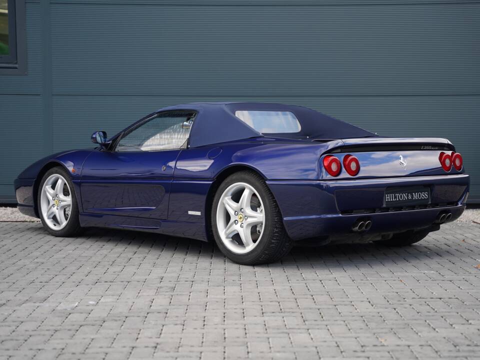 Image 36/50 de Ferrari F 355 Spider (1998)