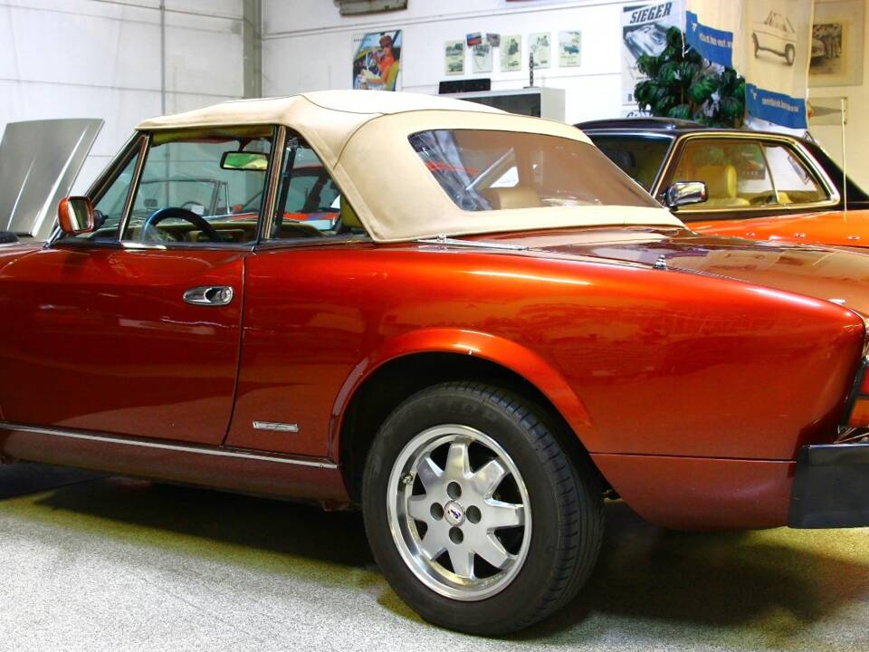 Immagine 5/27 di FIAT Dino Spider (1987)