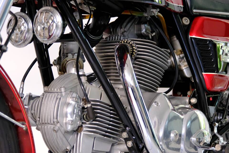 Immagine 36/96 di Ducati 750 GT (1974)