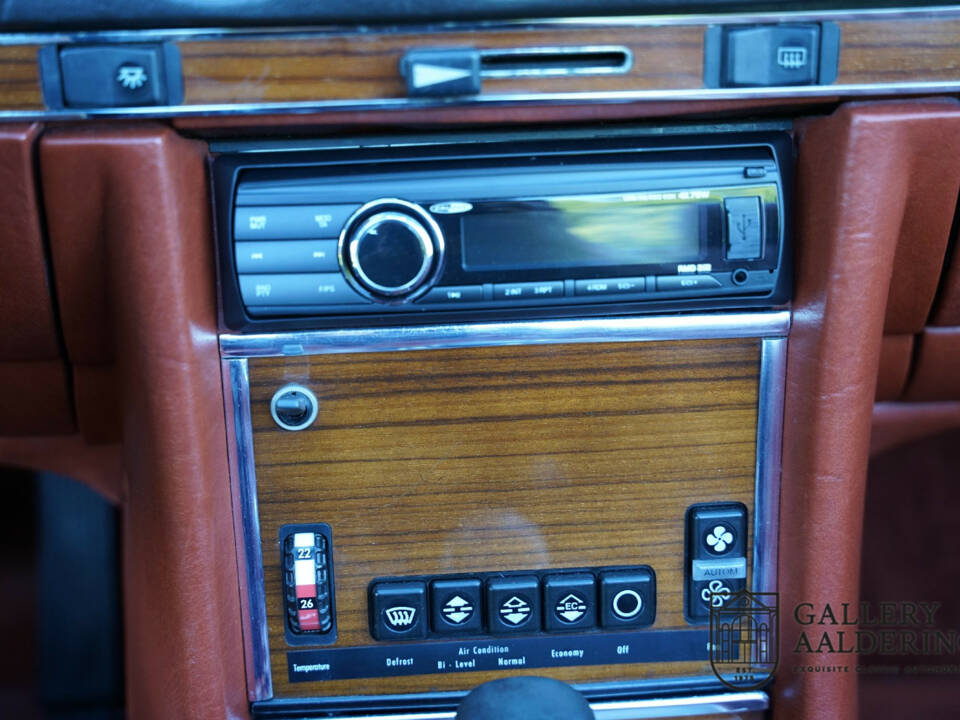 Image 25/50 of Mercedes-Benz 380 SL (1982)