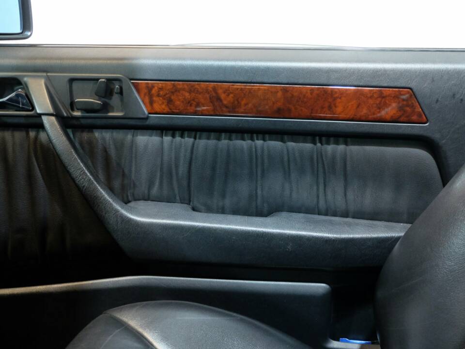 Image 13/30 de Mercedes-Benz E 220 (1995)