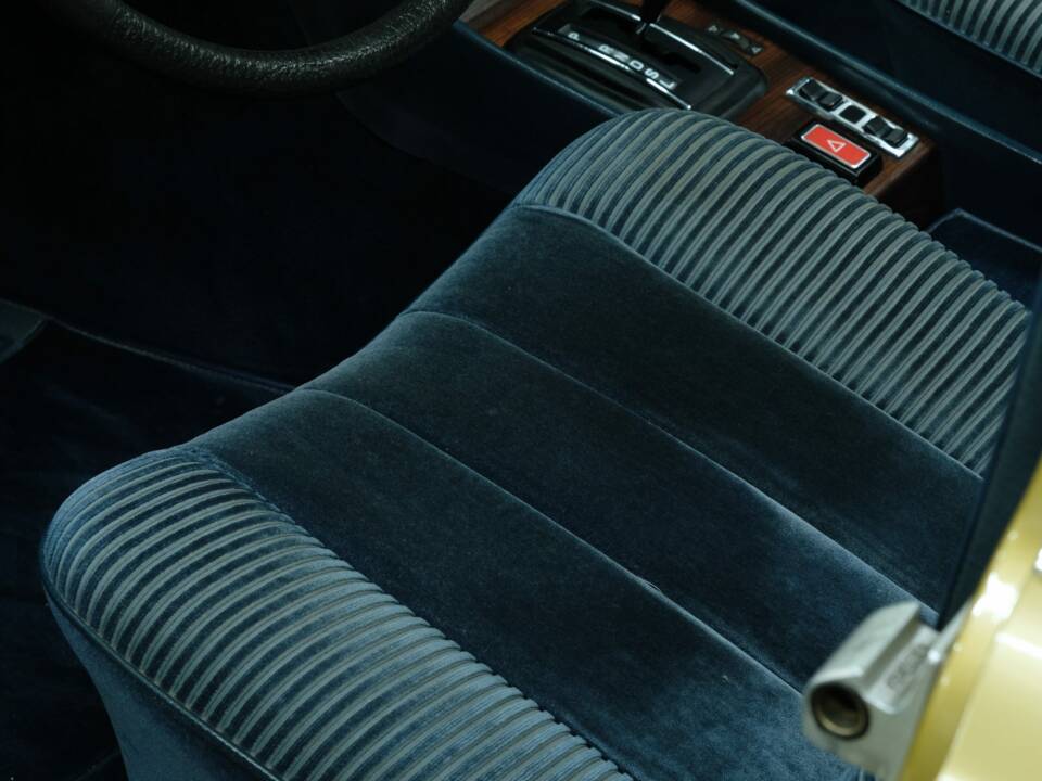 Image 26/76 of Mercedes-Benz 350 SEL (1977)