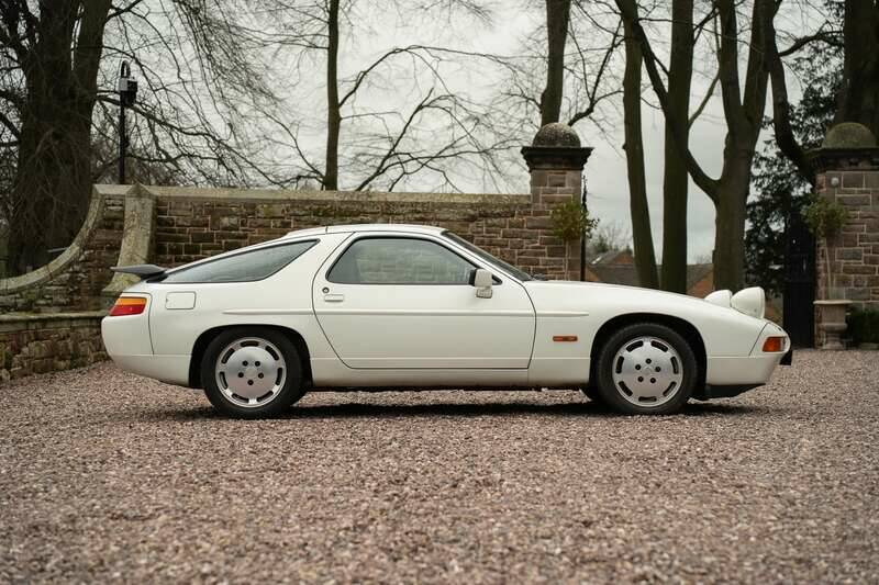 Image 5/49 of Porsche 928 S4 (1990)