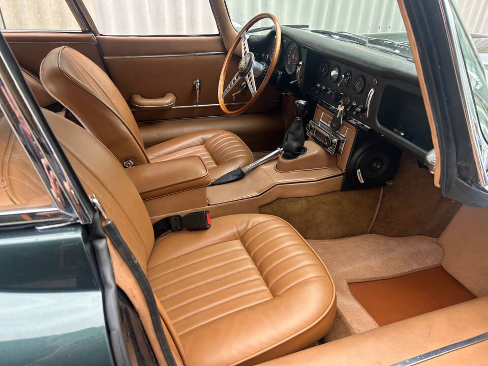 Image 15/39 de Jaguar Type E 4.2 (1966)